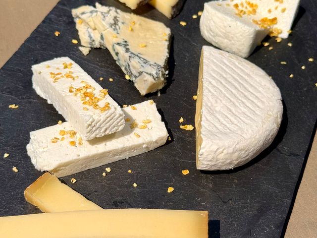 Chez Bertille Restaurant Planchette de fromages suisses